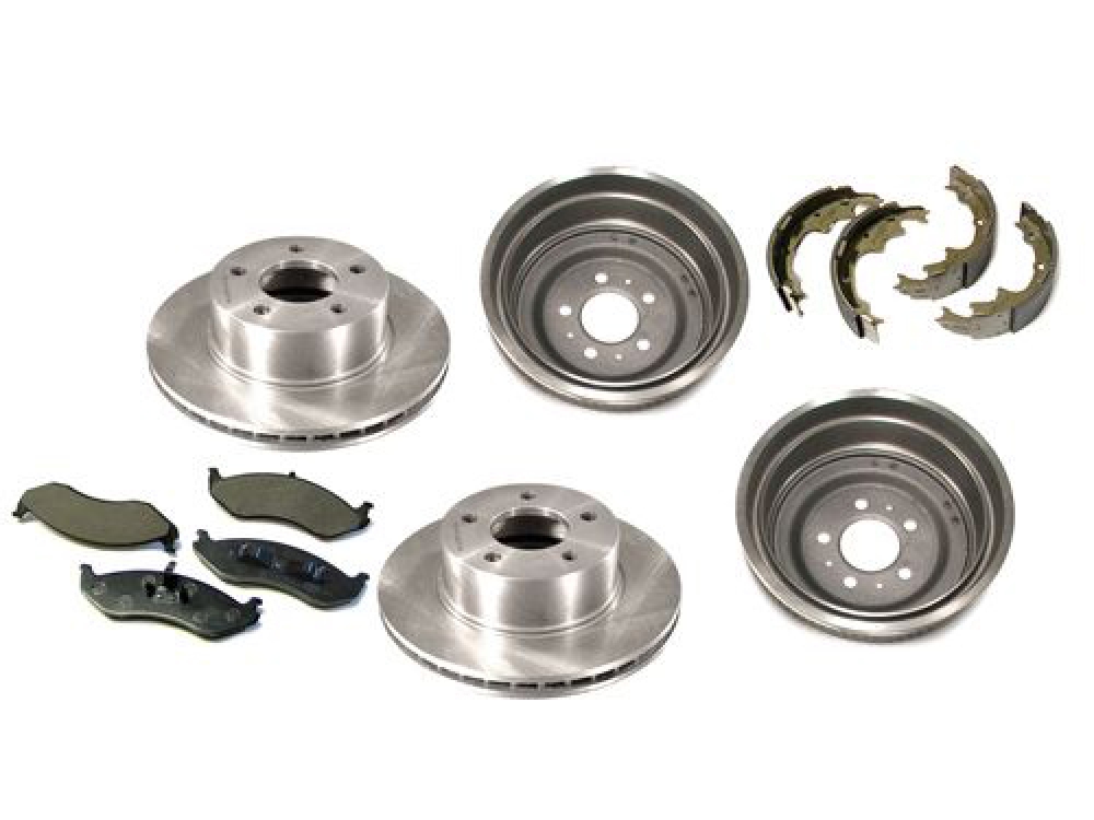 Bremsscheiben & Beläge vorne / Bremstrommeln & Backen hinten als Set